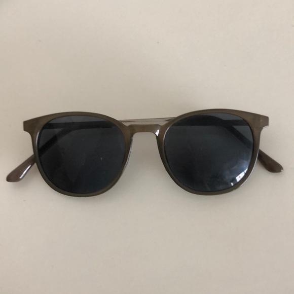 ☀️ Urban Outfitters Sunglasses - Picture 1 of 4